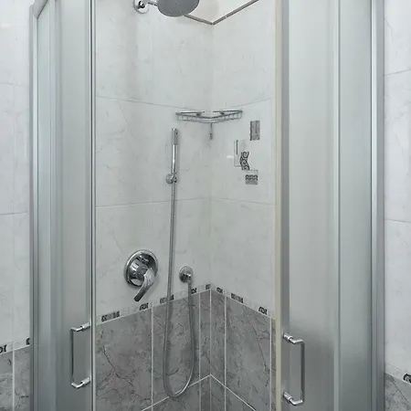 Casa Flavia * Майори